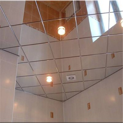 le plafond de l'acier inoxydable 600x600 couvre de tuiles la configuration simple de miroir de modèle dans la tuile acoustique de plafond