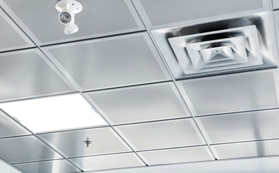 La configuration d'aluminium dans la place de la conception ISO9001 de plafond en métal couvre de tuiles 0.7mm