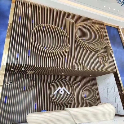 Grain en bois en aluminium du panneau de revêtement de cloison de vague 3000mm fini