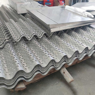 Panneaux de mur ondulés perforés en aluminium en métal 600X2000 ignifuge