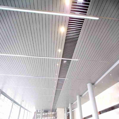 Saupoudrez le plafond en aluminium suspendu de revêtement en métal déroutent en U