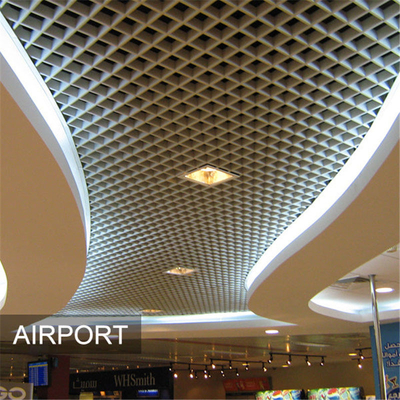 le plafond ouvert de cellules en métal de 150x150mm couvre de tuiles le plafond en aluminium suspendu de grille