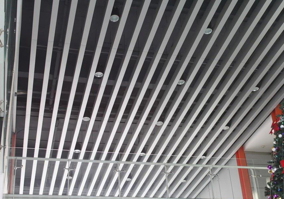 Le plafond en aluminium suspendu de cloison d'U a galvanisé l'acier 600x600mm