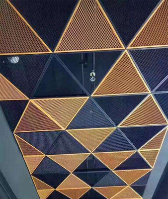 le plafond triangulaire en métal de 1mm couvre de tuiles ISO9001 en aluminium perforé