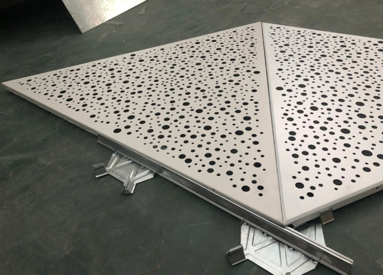 Plafond en aluminium perforé ISO9001 en métal pour le projet d'aéroport