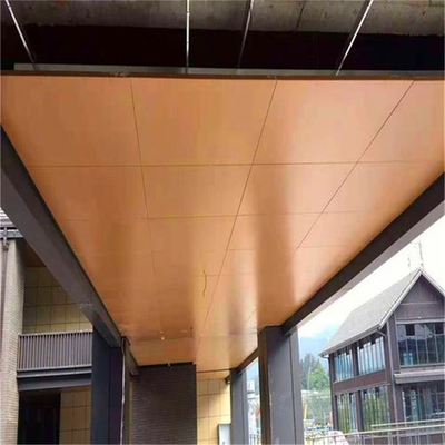 crochet perforé en métal 600x600 de couleur en bois en aluminium de plafond sur le panneau de plafond