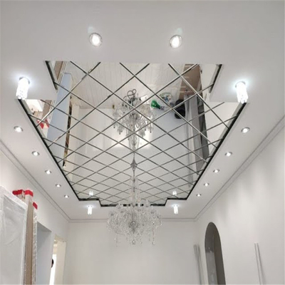 le plafond de l'acier inoxydable 600x600 couvre de tuiles la configuration simple de miroir de modèle dans la tuile acoustique de plafond