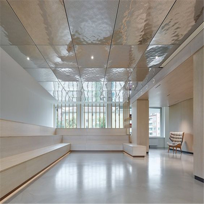 Le plafond inoxydable d'ondulation de l'eau couvre de tuiles le revêtement 0.4mm décoratifs de mur
