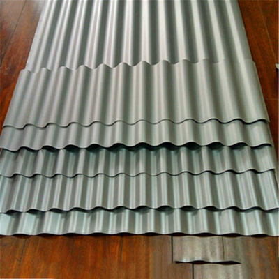 Épaisseur ondulée en aluminium adaptée aux besoins du client du plafond 2mm en métal non perforée