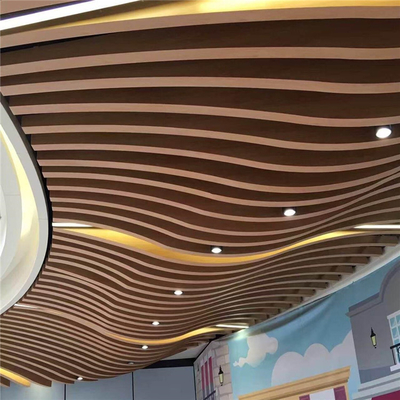La vague de conception de plafond en métal déroute les cloisons acoustiques de plafond