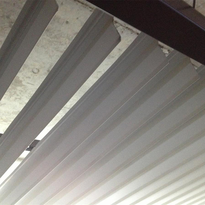 Revêtement en aluminium de poudre du plafond 21x3000mm en métal d'écran insonorisé d'A
