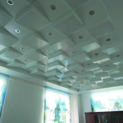 La vague en aluminium adaptée aux besoins du client de courbe de plafond en métal a suspendu