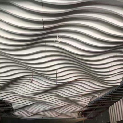 Le bâtiment en métal de plafond acoustique façade le plafond en aluminium de vague de cloison