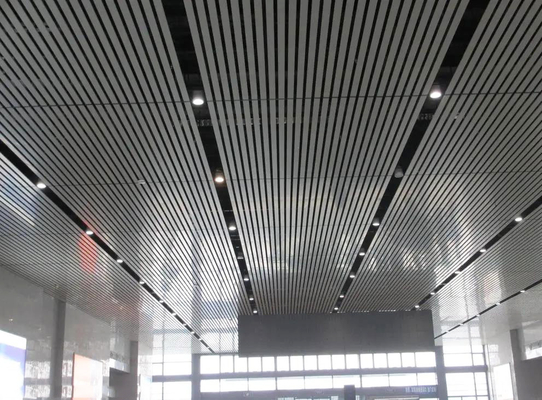 Panneau en aluminium linéaire de bande de couleur d'argent de largeur de la bande 85mm de plafond de bande d'U
