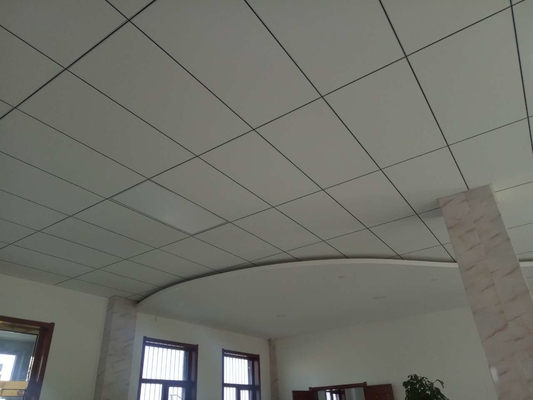 Configuration de l'alliage d'aluminium 600x600mm dans le plafond 0.5mm épais pour le lieu de réunion