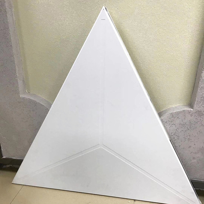 Agrafe triangulaire en aluminium de couleur personnalisable dans le plafond 1000x1000x1000mm