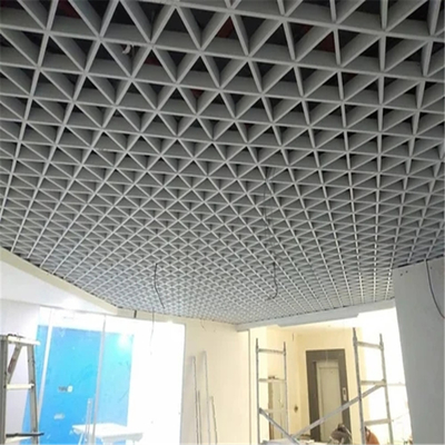 Plafond ouvert triangulaire en aluminium de cellules de la grille 100*100*100 de plafond en métal d'aéroport