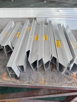 Profiles en aluminium en forme de C