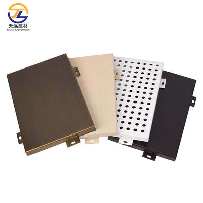 Paroi de rideau en aluminium personnalisé pour plafond de bâtiment de bureaux avec différentes options de perforation